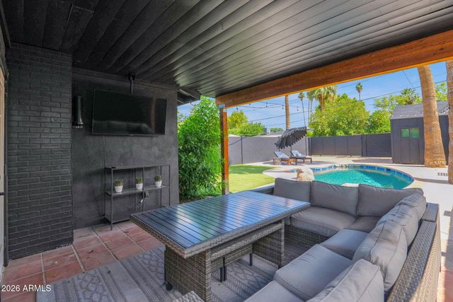 5513 E EARLL Drive, Phoenix, AZ 85018