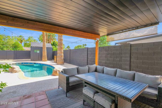 5513 E EARLL Drive, Phoenix, AZ 85018