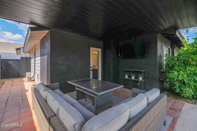 5513 E EARLL Drive, Phoenix, AZ 85018