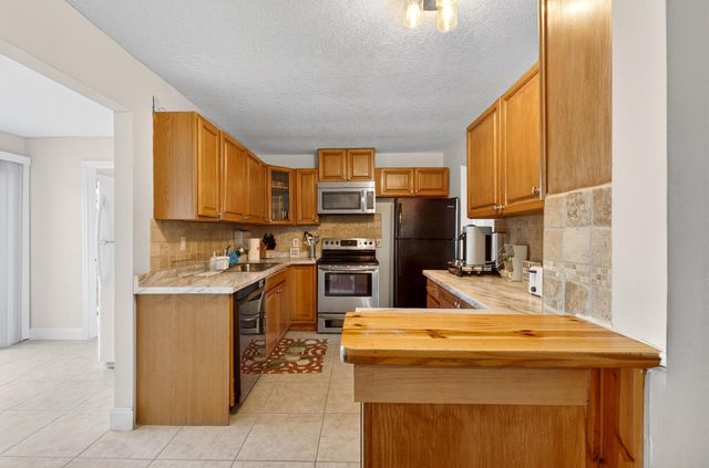 584 SE Greenway Terrace, Port St Lucie, FL 34983