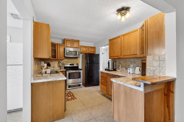 584 SE Greenway Terrace, Port St Lucie, FL 34983