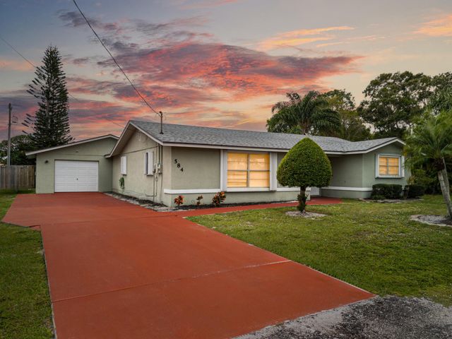 584 SE Greenway Terrace, Port St Lucie, FL 34983
