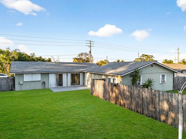 584 SE Greenway Terrace, Port St Lucie, FL 34983