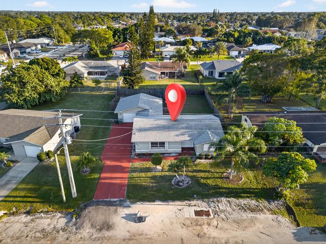 584 SE Greenway Terrace, Port St Lucie, FL 34983