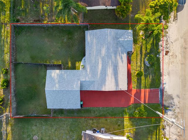 584 SE Greenway Terrace, Port St Lucie, FL 34983