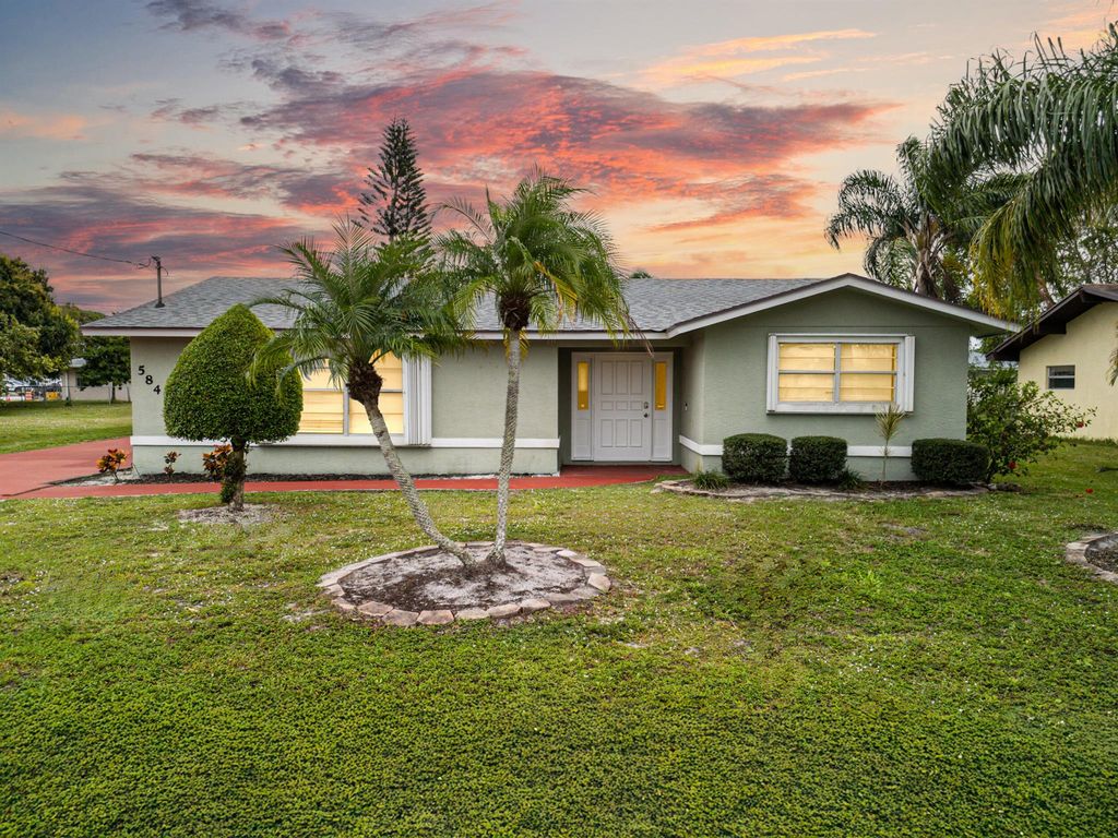 584 SE Greenway Terrace, Port St Lucie, FL 34983