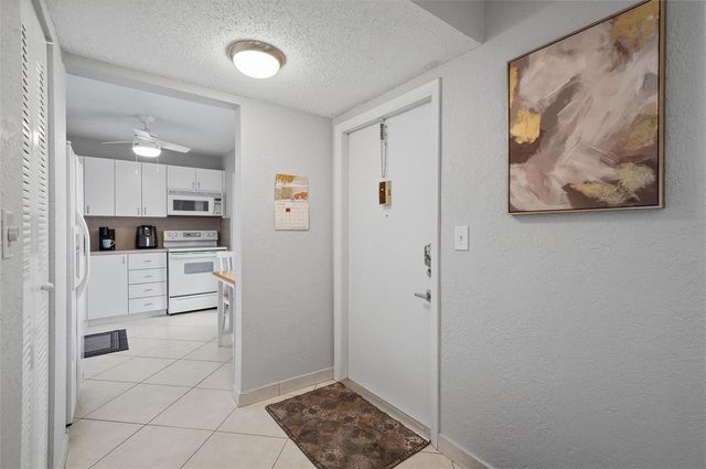 3990 NW 42nd Avenue 305, Lauderdale Lakes, FL 33319