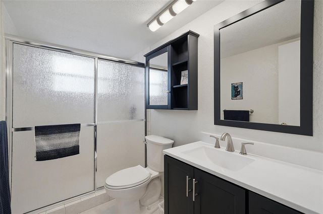 3990 NW 42nd Avenue 305, Lauderdale Lakes, FL 33319
