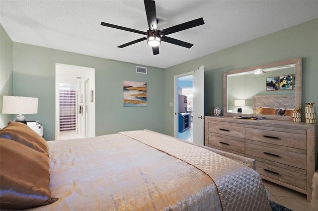 3990 NW 42nd Avenue 305, Lauderdale Lakes, FL 33319