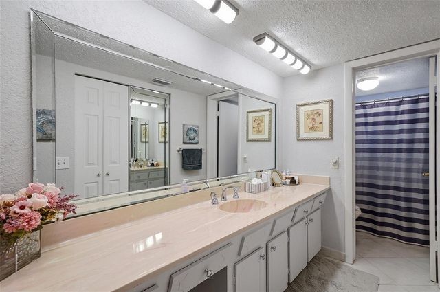3990 NW 42nd Avenue 305, Lauderdale Lakes, FL 33319