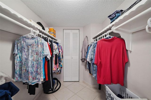 3990 NW 42nd Avenue 305, Lauderdale Lakes, FL 33319