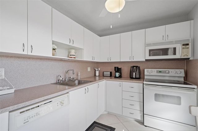3990 NW 42nd Avenue 305, Lauderdale Lakes, FL 33319