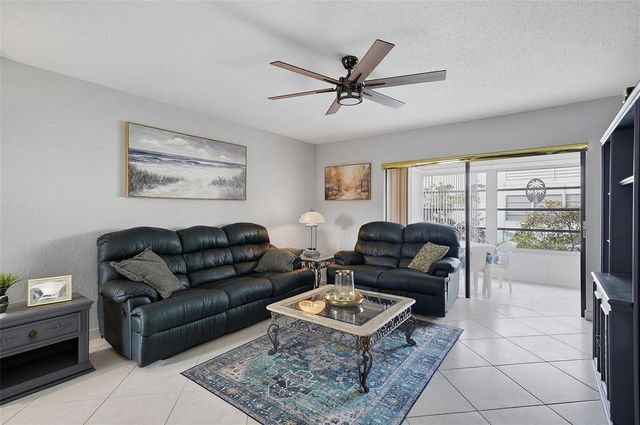 3990 NW 42nd Avenue 305, Lauderdale Lakes, FL 33319