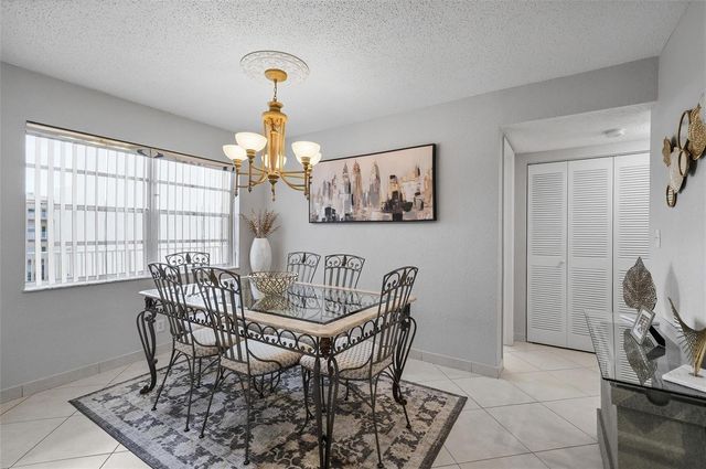 3990 NW 42nd Avenue 305, Lauderdale Lakes, FL 33319