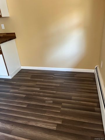 1403 Barclay Manor 14C, Newburgh, NY 12550