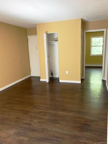 1403 Barclay Manor 14C, Newburgh, NY 12550