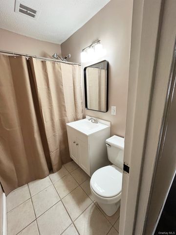 1403 Barclay Manor 14C, Newburgh, NY 12550