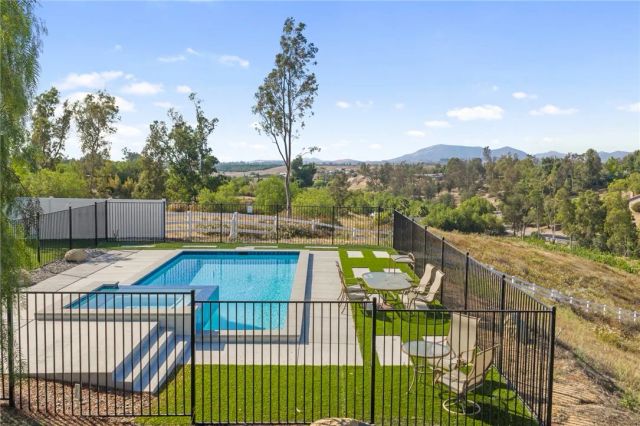 35825 Meadow Ridge, Temecula, CA 92592