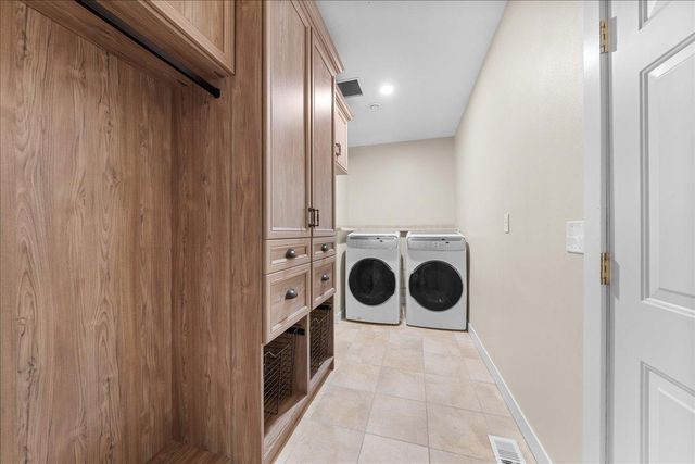 214 Madison Circle, Hudson, WI 54016