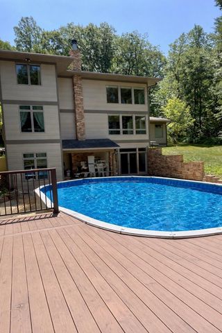 214 Madison Circle, Hudson, WI 54016