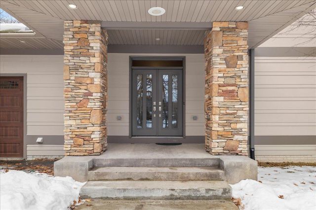 214 Madison Circle, Hudson, WI 54016