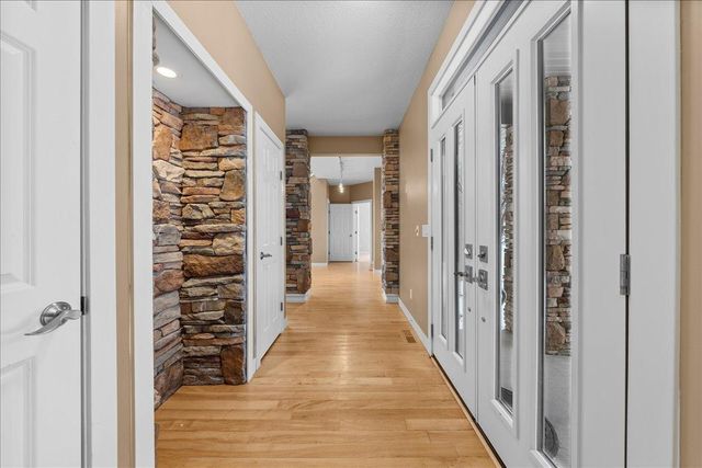 214 Madison Circle, Hudson, WI 54016