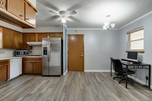 1301 Queensboro Place, Yukon, OK 73099