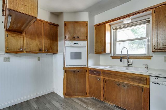 1301 Queensboro Place, Yukon, OK 73099