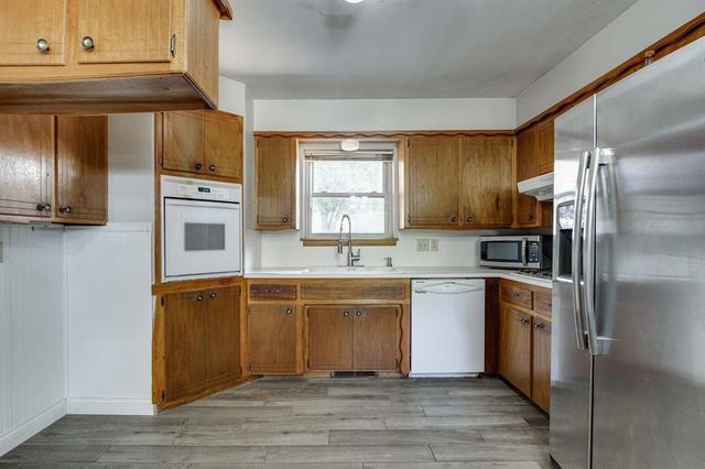 1301 Queensboro Place, Yukon, OK 73099