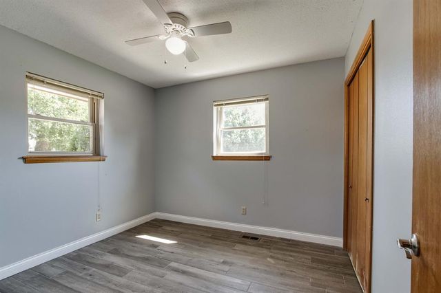 1301 Queensboro Place, Yukon, OK 73099