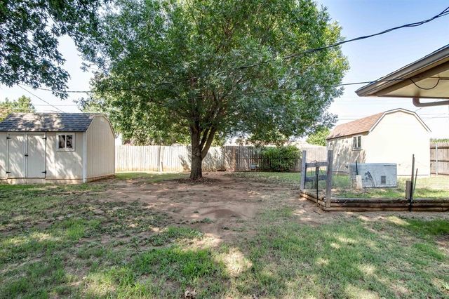 1301 Queensboro Place, Yukon, OK 73099