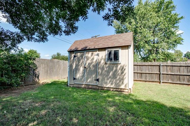 1301 Queensboro Place, Yukon, OK 73099