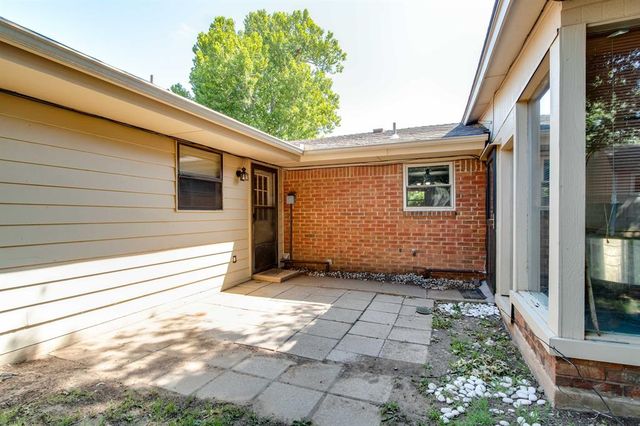 1301 Queensboro Place, Yukon, OK 73099