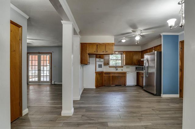 1301 Queensboro Place, Yukon, OK 73099