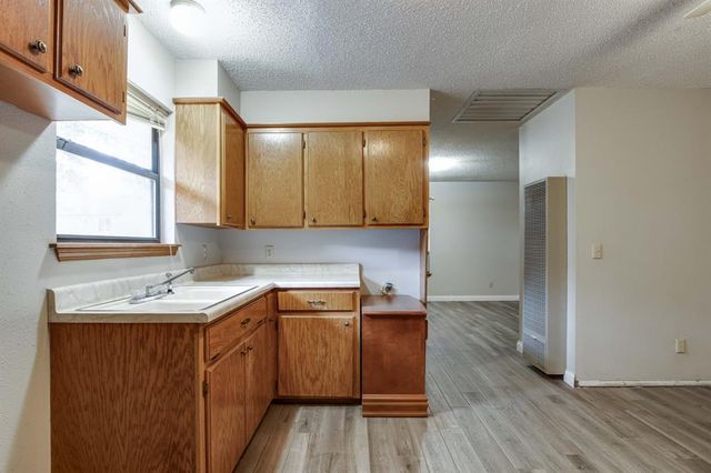 1301 Queensboro Place, Yukon, OK 73099