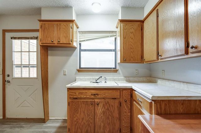 1301 Queensboro Place, Yukon, OK 73099
