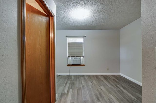 1301 Queensboro Place, Yukon, OK 73099
