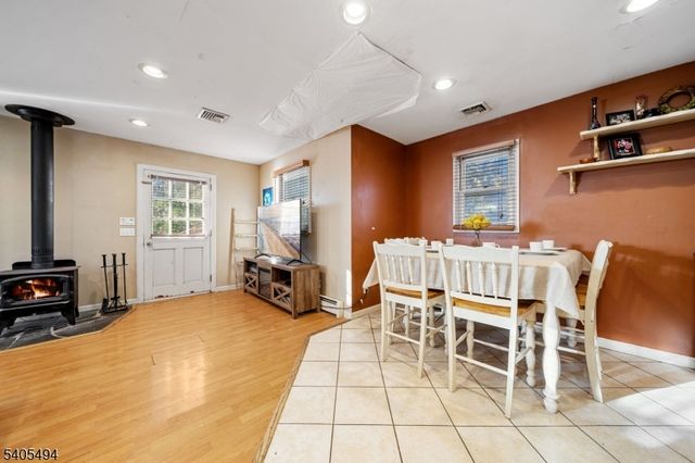 81 Vreeland Ave, Midland Park Boro, NJ 07432