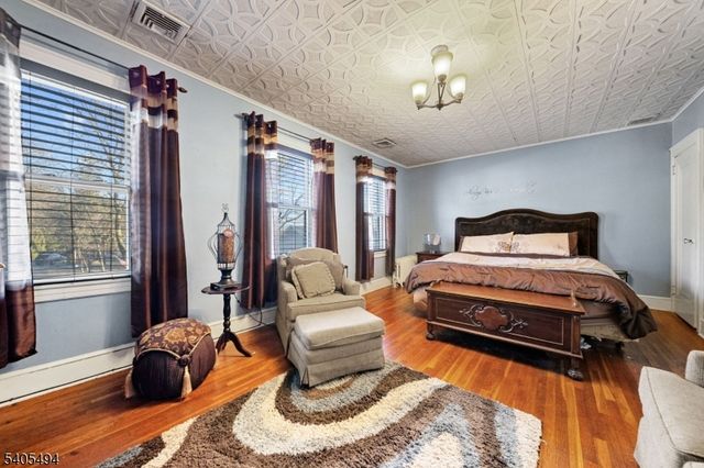 81 Vreeland Ave, Midland Park Boro, NJ 07432