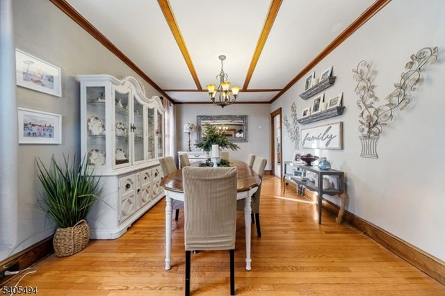 81 Vreeland Ave, Midland Park Boro, NJ 07432