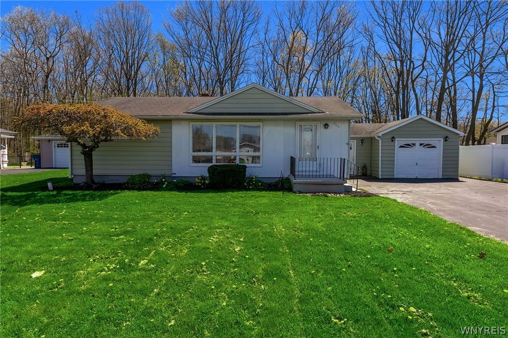 7375 Saint Joseph Road, Niagara, NY 14304