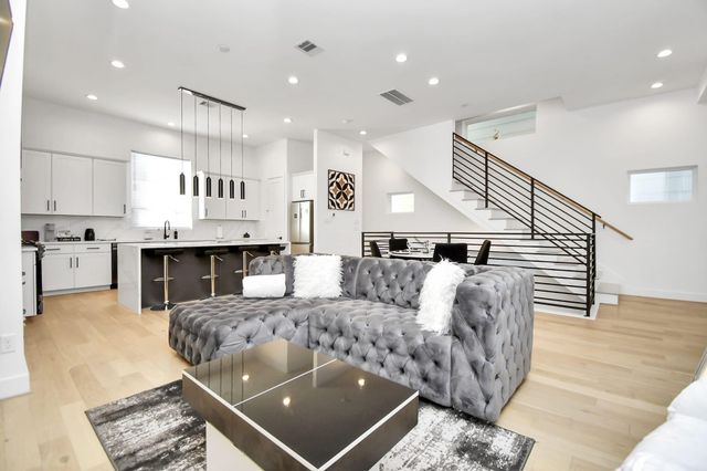 1104 Palmer Street, Houston, TX 77003
