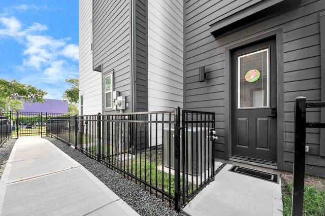 1104 Palmer Street, Houston, TX 77003