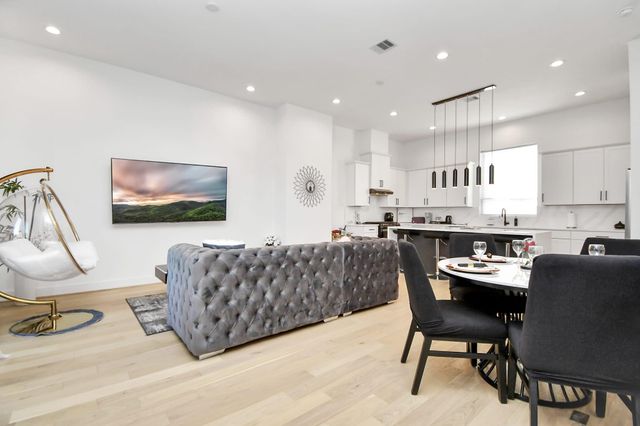 1104 Palmer Street, Houston, TX 77003