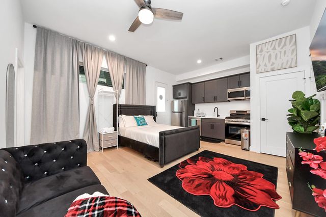 1104 Palmer Street, Houston, TX 77003