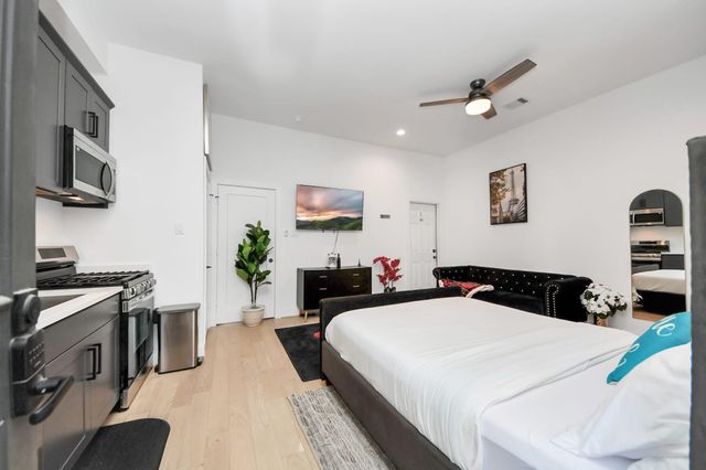 1104 Palmer Street, Houston, TX 77003