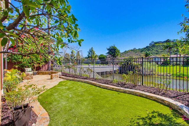 4889 Ruette De Mer, San Diego, CA 92130