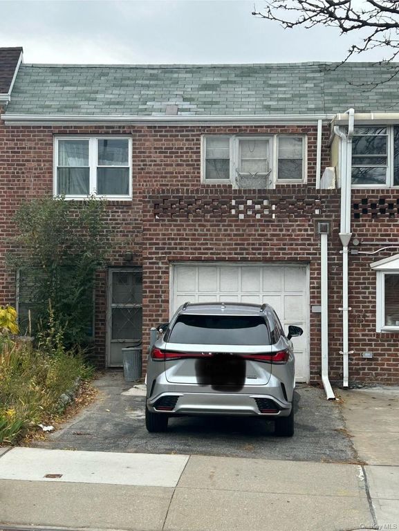 25-22 College point Boulevard, Flushing, NY 11354