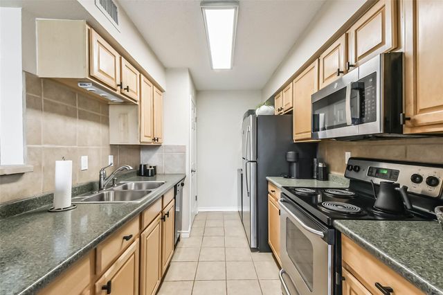 4011 Nasa Rd 1 508, Seabrook, TX 77586