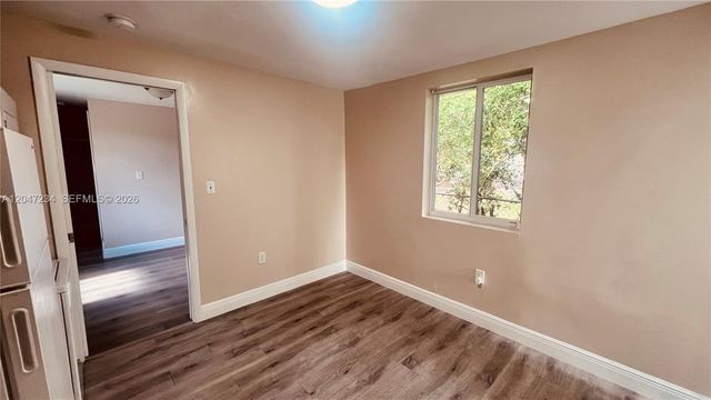 32 NE 169th St 2, North Miami Beach, FL 33162